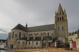 圣利法尔大教堂（法语：Collégiale Saint-Liphard de Meung-sur-Loire）