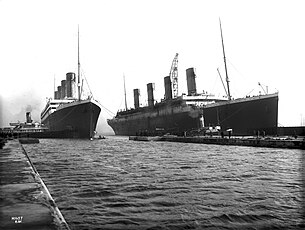 1912年3月6日，鐵達尼號（右）與奧林匹克號（左）的最後一張合照