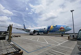 上海世赛号彩绘的波音777-300ER