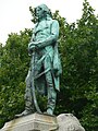 拉扎尔·奥什雕像