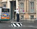 意大利羅馬一個交通警察站在交通亭指揮交通