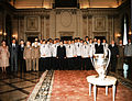 与1986年欧洲冠军杯获胜队布加勒斯特星足球俱乐部队员合影