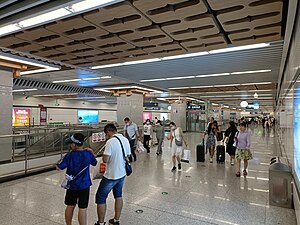 灃河森林公園站站廳（2023年7月）