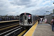 纽约地铁是世界上最多车站的地铁系统，并每日提供24小时服务