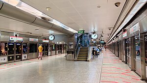 索美塞地鐵站月台層