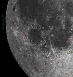 從地球上拍攝的滿月照片，左邊豎線標示着東方海