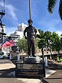 密蘇里號戰艦前的尼米茲將軍銅像。攝於2019年9月。