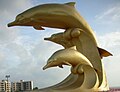 屯门黄金海岸海豚广场中华白海豚雕像