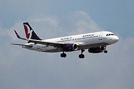 澳門航空的空中巴士A320-232客機正在降落於鄭州新鄭國際機場