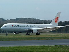 國航波音767-300ER於坎培拉機場（已退役）