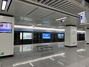笆斗山站站台