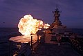 1990年4月10日，在夏威夷近海舉行的環太平洋軍事演習（RIMPAC）期間，密蘇里號以16吋主砲進行側舷齊射。