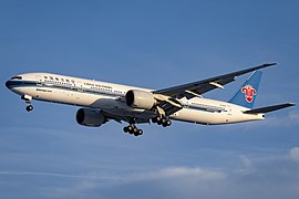 南航第一架波音777-300ER于北京首都国际机场进近
