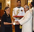 2017年3月30日，印度总统普拉纳布·慕克吉向诗琳通公主颁发莲花装勋章[46]。
