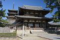 奈良法隆寺中門使用重檐歇山頂。