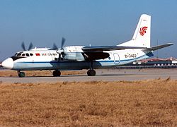 国航的运-7-100于北京首都国际机场（已退役）