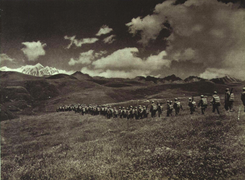 解放军行至西藏