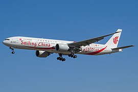 微笑中国涂装的波音777-300ER