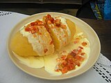 立陶宛饮食的代表料理Cepelinai，由马铃薯、绞肉、奶油与蘑菇制成
