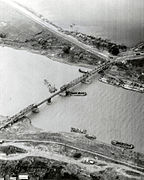 正在进行修复的河内小河大桥（1972年）