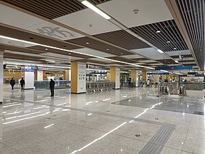6號線與 9號線共用車站大廳（2023年4月）