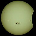 2014年10月23日日食中的2192號太陽黑子[3]