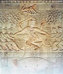 毗湿奴搅乳海浮雕：左阿修罗、中毗湿奴骑神龟、右天神