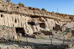 梅滿德岩壁上的洞穴