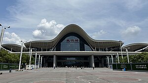 武汉站西进站口，摄于2023年7月