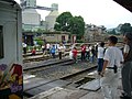 一群台湾鐵道爱好者在攝影（台鐵內灣線九讚頭車站）