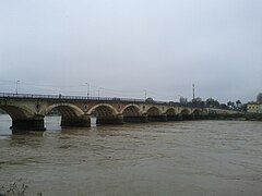 利布尔讷大石桥（法语：Pont de pierre (Libourne)）