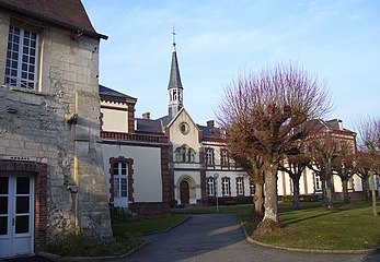 圣皮埃尔和圣保罗修道院（法语：Abbaye Saint-Pierre et Saint-Paul de Châtillon-lès-Conches）