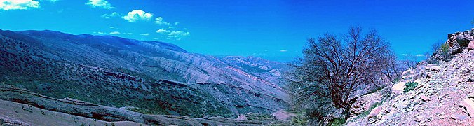伊拉姆省的卡比爾山（英语：Kabir Kuh） （一座屬於扎格羅斯山脈中的小山脈）