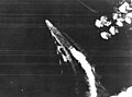 中途島海戰中迴避轟炸的飛龍號，有明顯識別文字「日语：ヒ」位於飛行甲板後部上。