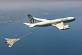 2015年4月16日，X-47B与KC-707对接进行空中加油测试