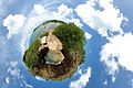 加勒比海法属圣马丁首府马里戈特的海滩360度球极平面投影图，由9张照片合成。