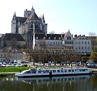 欧塞尔主教宫（法语：Palais épiscopal d'Auxerre）