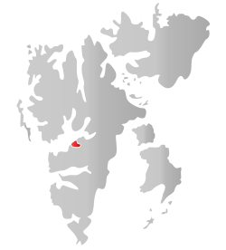 朗伊爾城在斯瓦爾巴群島的位置（紅色）