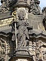 奥洛穆茨圣三柱上的圣伯拉削雕像