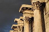雅典衛城北側的哈德良圖書館，由羅馬皇帝哈德良於公元 132年創建