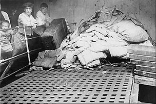 1912年5月25日，鐵達尼號生還者留下的救生衣
