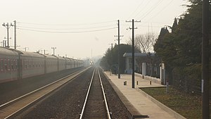 7102次列车在站内临时停车：会让K101次列车，避让K46次列车（2016年）