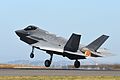 澳大利亚皇家空军F-35A在2017澳大利亚国际航展和航空航天与防务博览会期间起飞