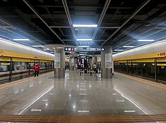南山站站台 11号线