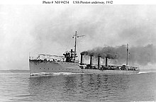 普雷斯頓號是由紐約造船廠建造，可見四支煙囪平均分佈排列。相片拍攝於1912年，當時艦上的煙囪此時已經增建拉長。艦上的3吋火砲在拍攝時塗上了白色油漆，相對之下較為顯眼。