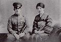 亲泊朝省与其妻英子新婚时期的合照