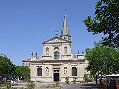 圣伯多禄-圣保罗教堂（法语：Église Saint-Pierre-Saint-Paul de Rueil-Malmaison）