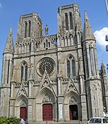 圣母教堂（法语：Église Notre-Dame-des-Champs d'Avranches）