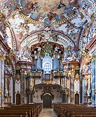 奧地利威爾赫林修道院（Wilhering Abbey）令人驚艷的內部。天花板上有個錯視畫，周圍裝飾精美的石膏裝飾
