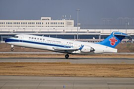 南航中国商飞ARJ21-700在郑州新郑国际机场起飞